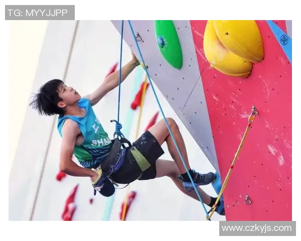 上海攀岩队的防反策略解析与攀岩热点的深度探讨 上海攀岩队的防反策略解析与攀岩热点的深度探讨